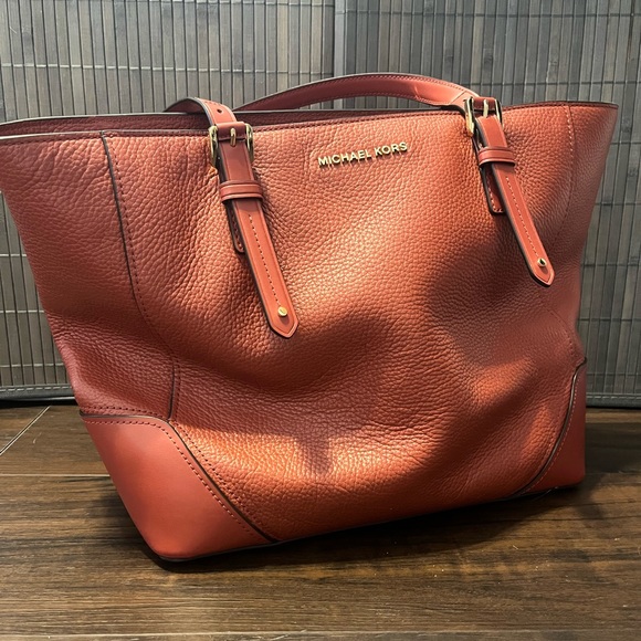 Michael Kors Tote Purse - Picture 2 of 4